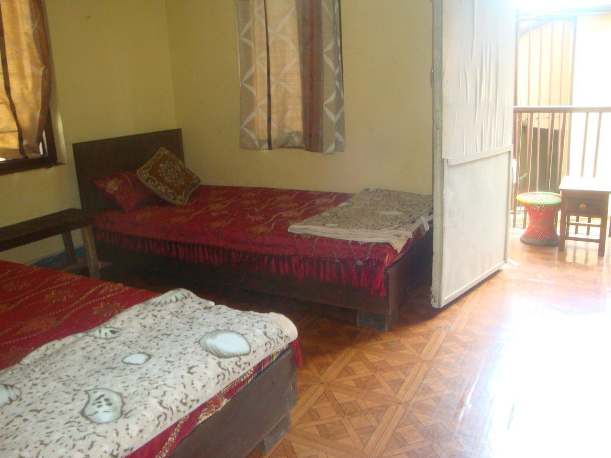 The Nepali Hive Hostel กาฐมาณฑุ ภายนอก รูปภาพ