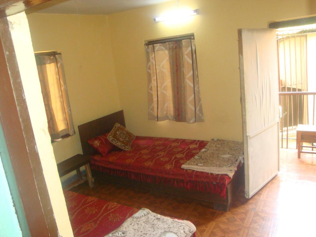The Nepali Hive Hostel กาฐมาณฑุ ภายนอก รูปภาพ